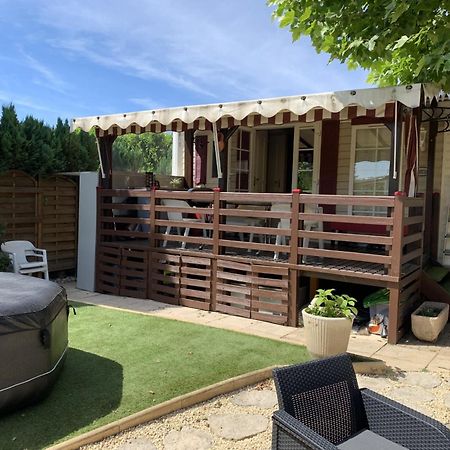 Havre De Paix Bord De Saone Avec Jacuzzi Hotel Massieux Exterior photo