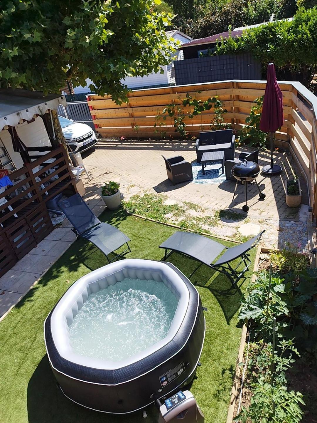 Havre De Paix Bord De Saone Avec Jacuzzi Hotel Massieux Exterior photo